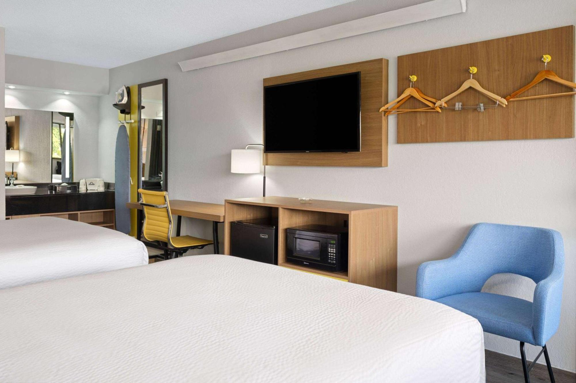 Days Inn By Wyndham Columbus Worthington Exteriér fotografie