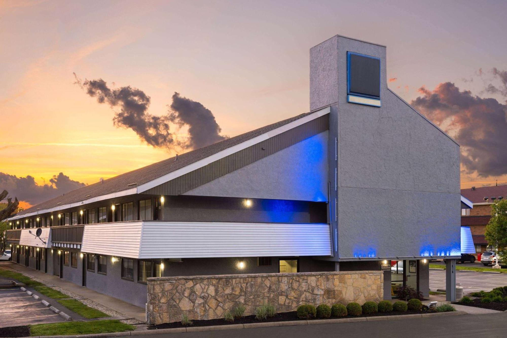 Days Inn By Wyndham Columbus Worthington Exteriér fotografie